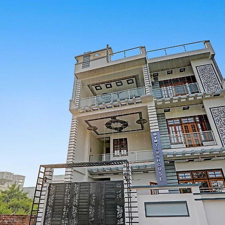 Townhouse Relax Inn Chinhat Екстер'єр фото