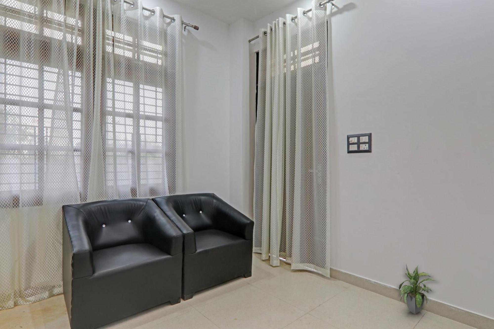 Townhouse Relax Inn Chinhat Екстер'єр фото