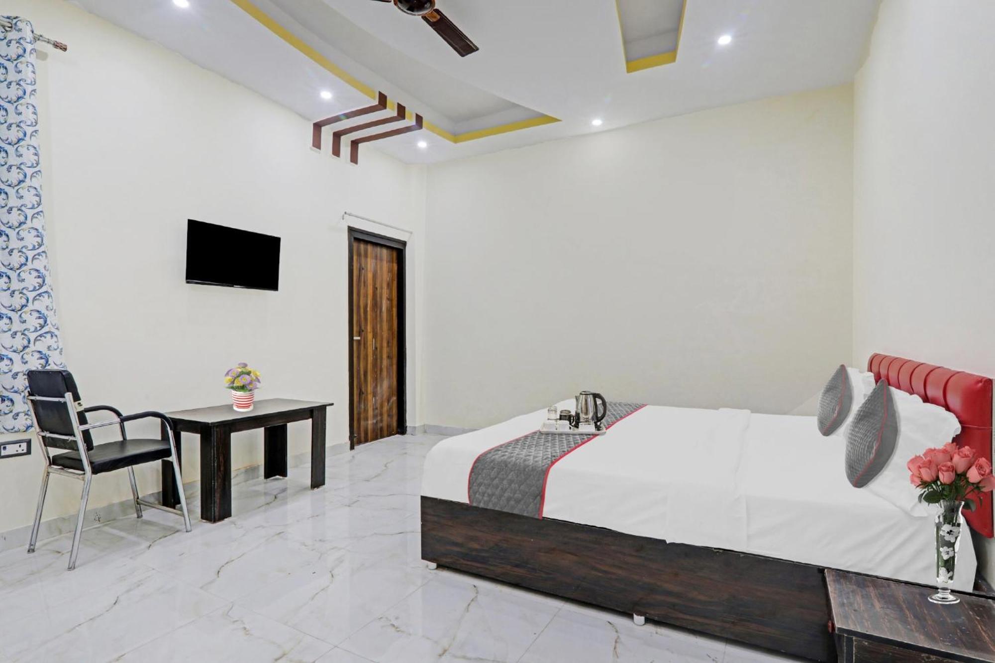 Townhouse Relax Inn Chinhat Екстер'єр фото